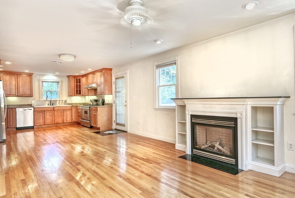 Primary Photo - 277 Bunker Hill St