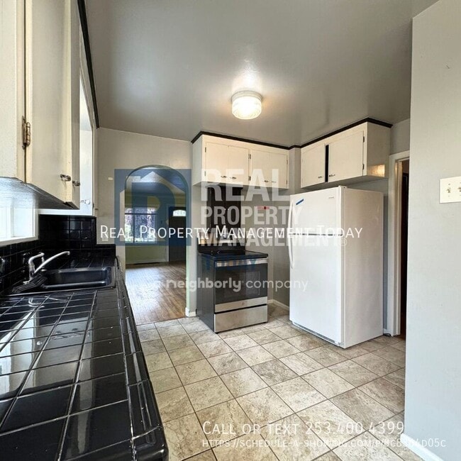 Building Photo - 4310 S Bell St