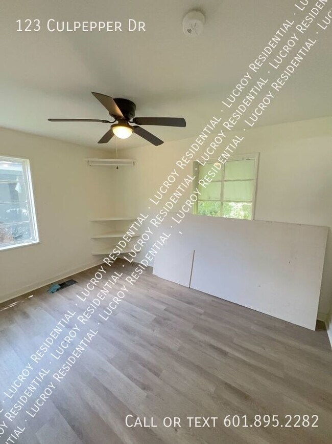Building Photo - Cute 2-Bedroom Bungalow Rental Home in Jac...
