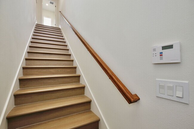 Foto del edificio - Modern 1/1 Garage Apartment Living with 1 Car Garage in the Heart of Laureate Park!