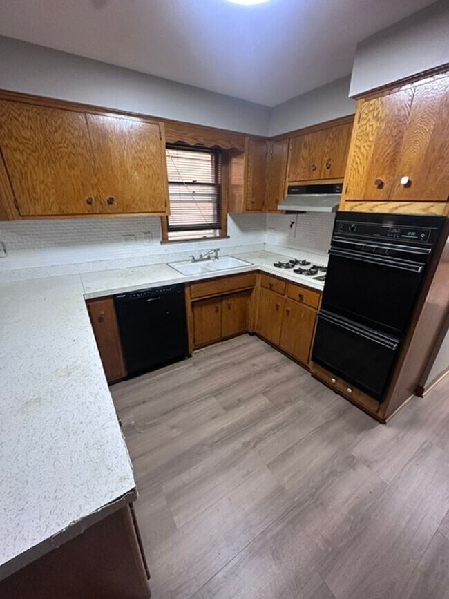 Foto del edificio - 6045 S Keating Ave
