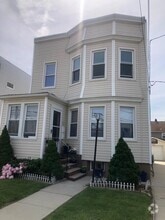 Building Photo - 726 5th St