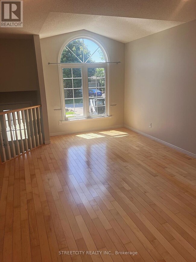 Building Photo - 472 Talltree Crescent