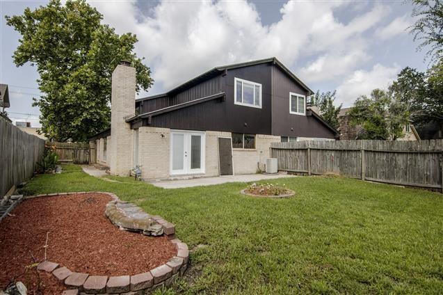 Building Photo - 411 S Austin St