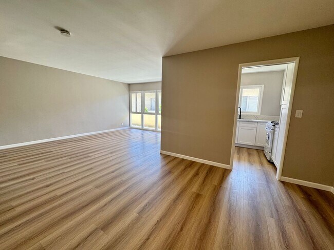 Building Photo - 337 Rexford Dr