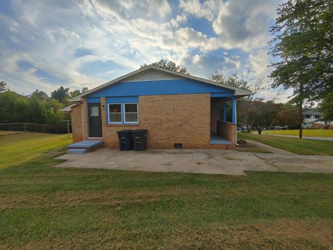 Building Photo - 1392 w SedgeField