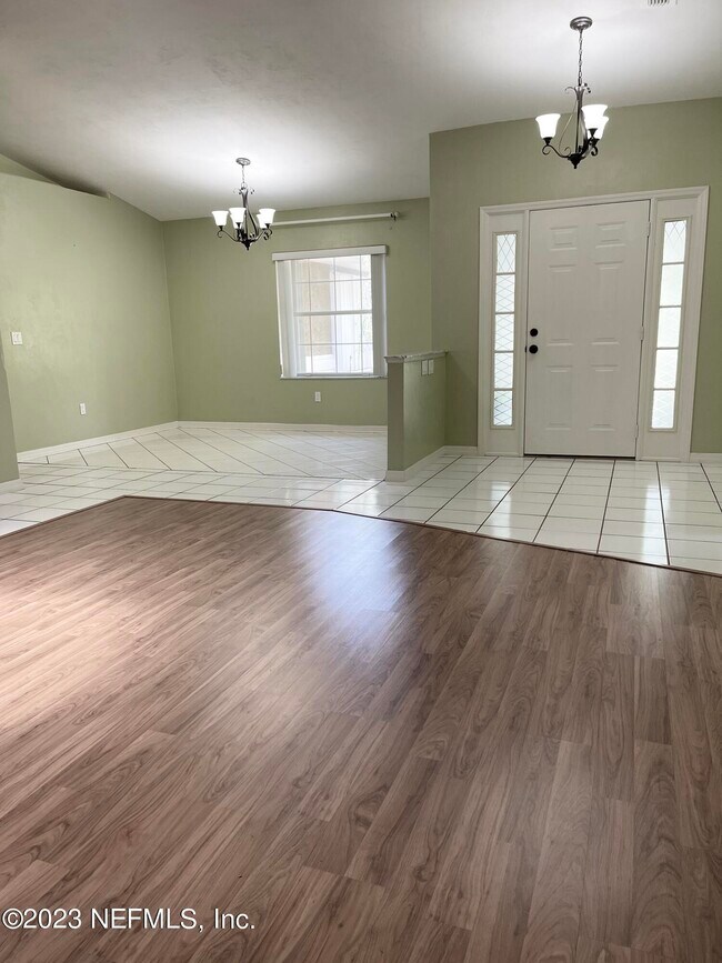 Building Photo - 26 Woodbury Dr