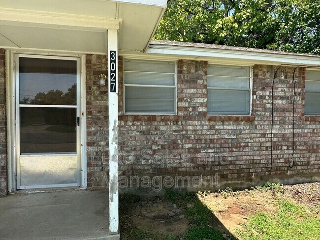 Photo - 3027 Clarke St House