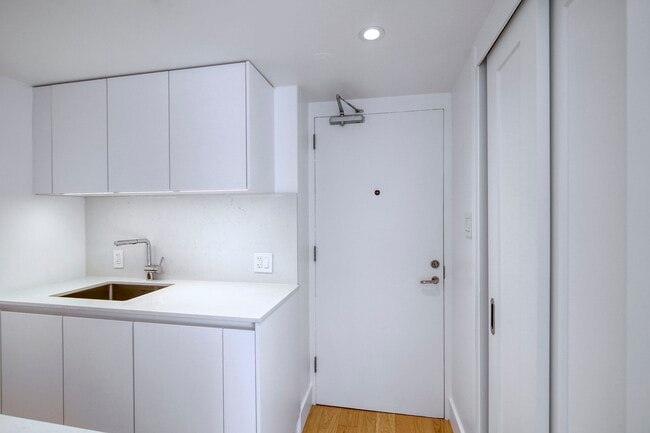 Building Photo - 3455 Rue Aylmer