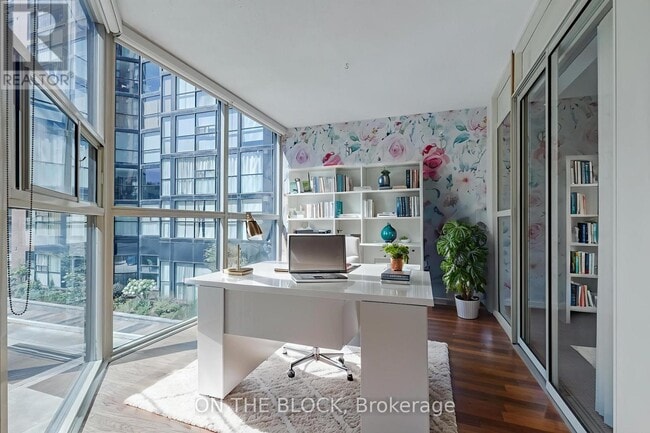 Building Photo - 701 King St W