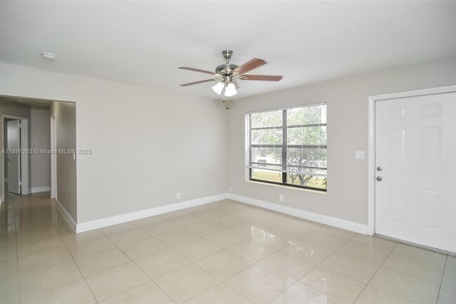 Building Photo - 1061 SW 31st St