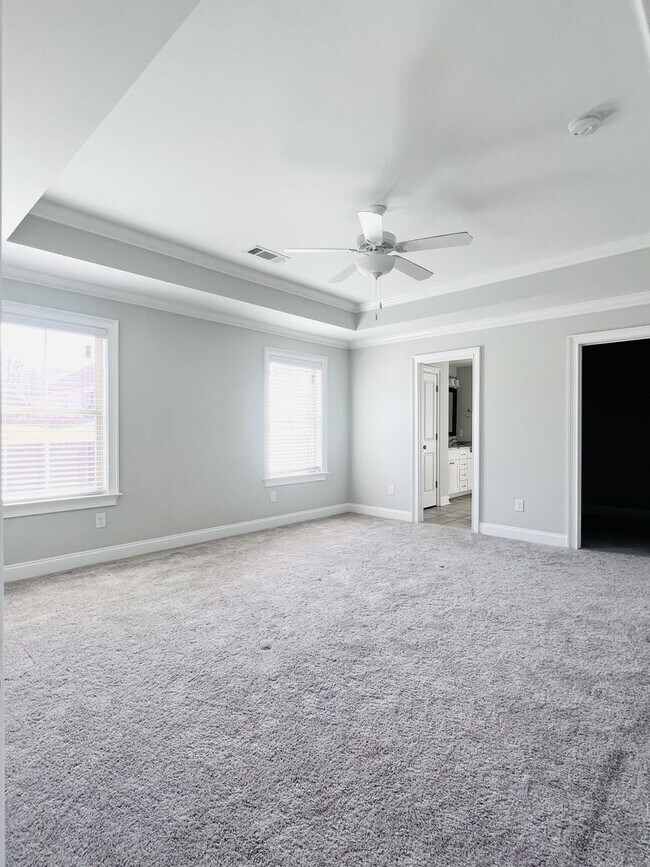 Building Photo - Impressive 4BR/2.5 bath home with a loft!