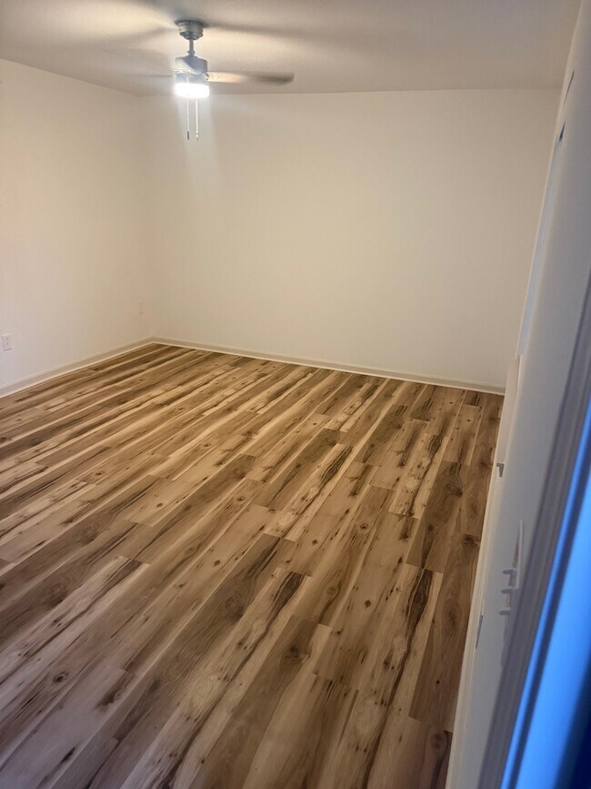 Foto del edificio - 5769 Dewsbury Ln
