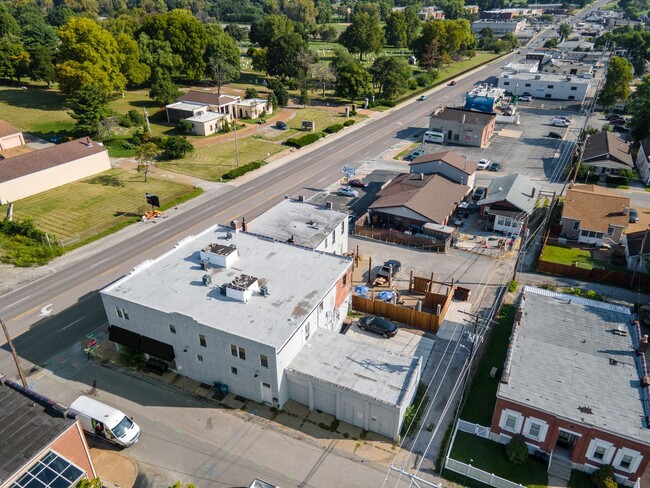 Building Photo - 4963-4965 Hummelsheim Avenue