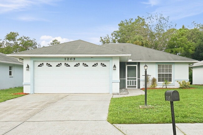Building Photo - 1205 Oak Trace Dr