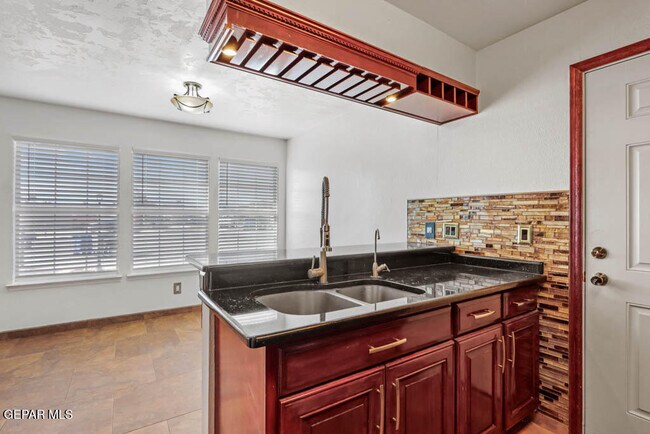 Foto del edificio - 6236 Antelope Ct