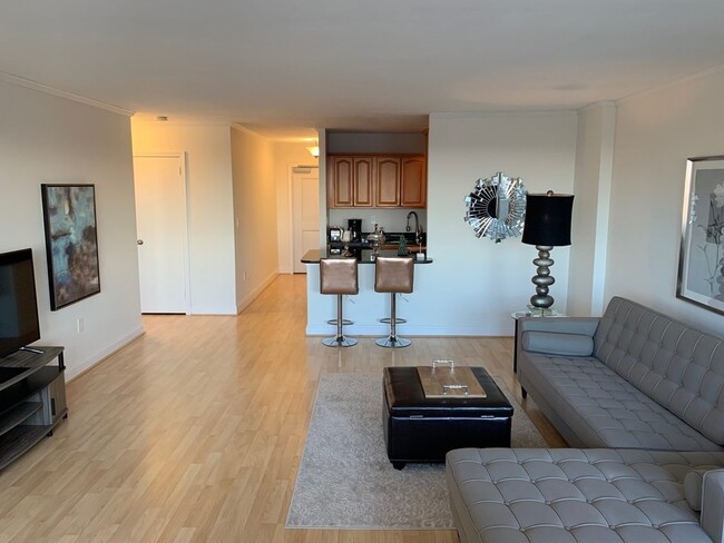 Building Photo - 7 Whittier Pl