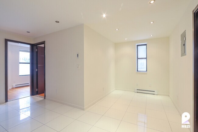 Building Photo - 120 W 105th St