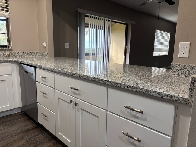 Foto del edificio - 3437 E Fort King St