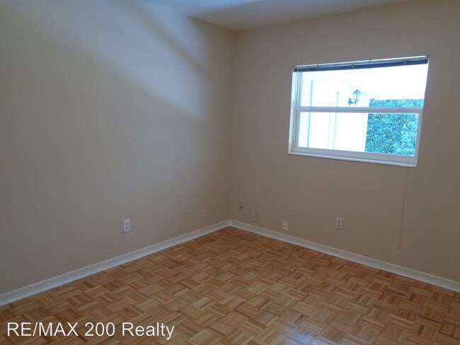 Building Photo - 4 br, 2 bath House - 326 S. Ranger Blvd