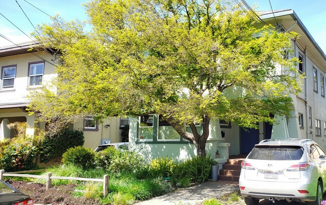 Building Photo - 5915 Chabot Rd