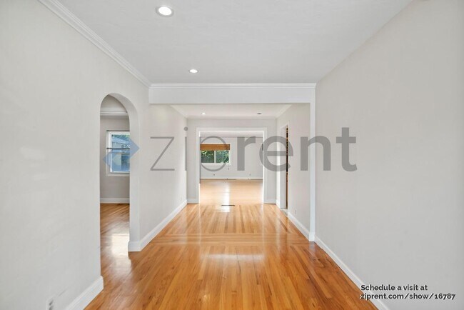Foto del edificio - 1636 Jenevein Ave
