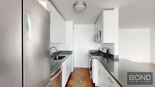 Foto del edificio - 240 E 82nd St