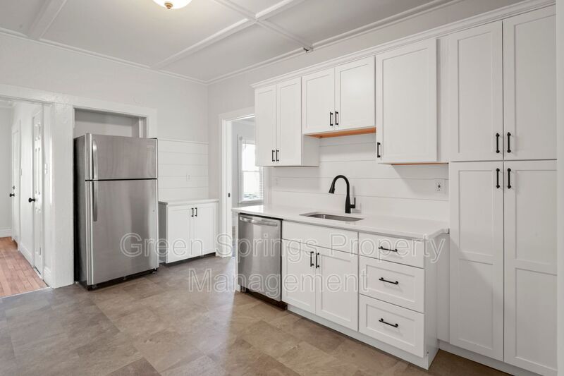 17 Granite St Unit 1st Floor, Saratoga Springs, NY 12866 Condo for