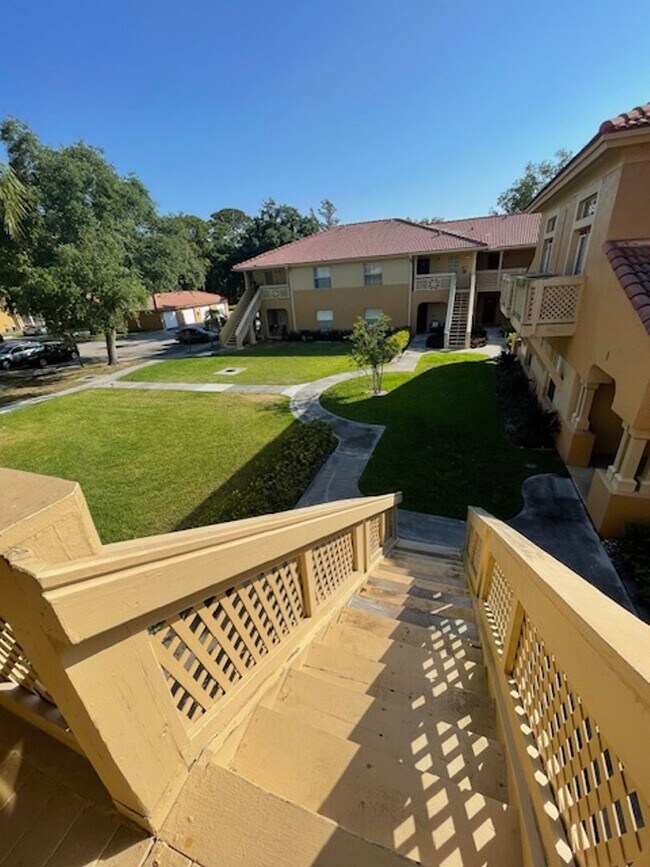 Building Photo - Palm Lakes Condo