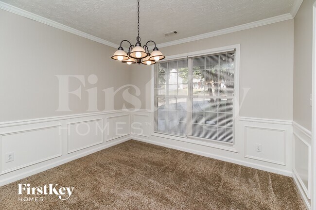 Building Photo - 230 Trelawney Dr