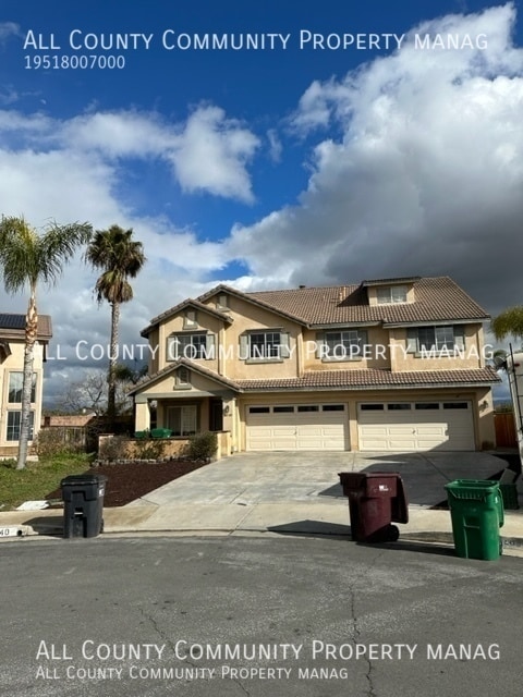 Building Photo - 8 Bedrooms and 5 Bathrooms in the Temecula...