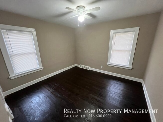 Building Photo - 872 Helmsdale Rd