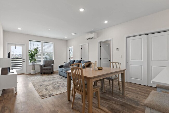 Foto del edificio - 2318 E Main St