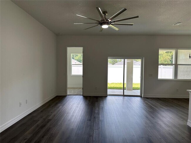 Foto del edificio - 4778 SE 25th Loop