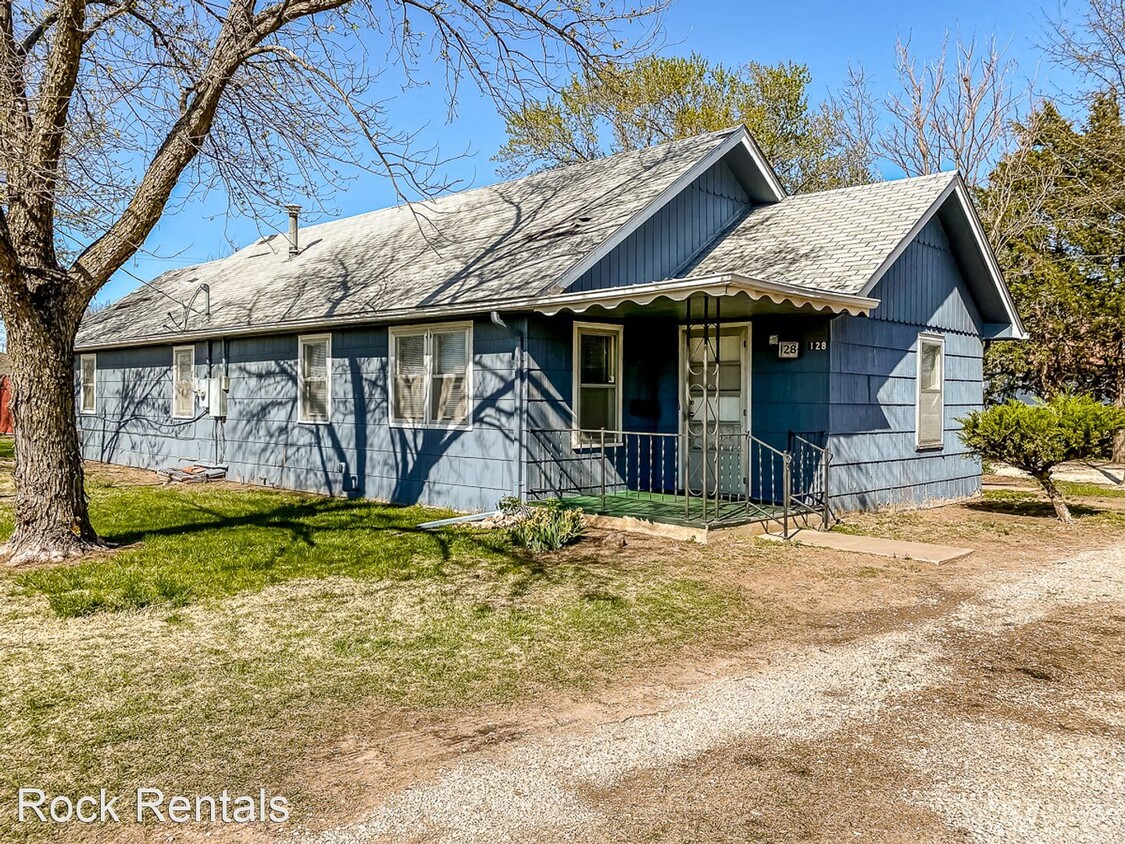 Primary Photo - 3 br, 2 bath House - 128 W Ave E