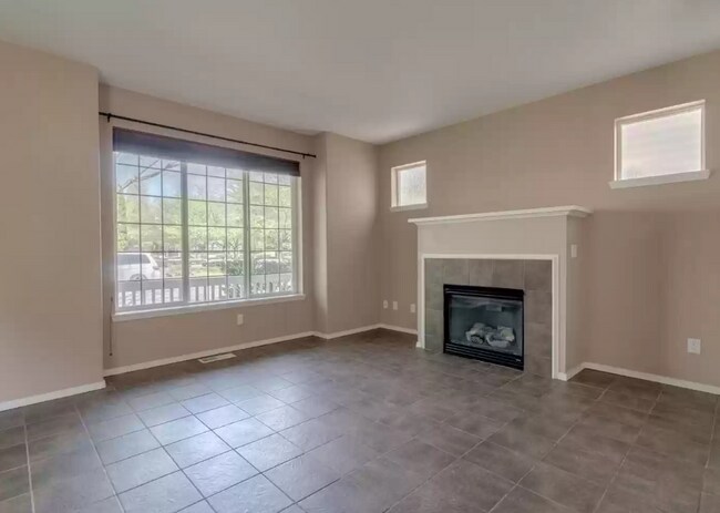 Foto del edificio - Beautiful 3 Bedroom 2 1/2 Bath Home in a F...
