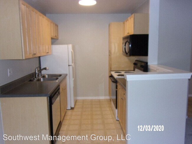 Building Photo - 5261 S Lindell Rd