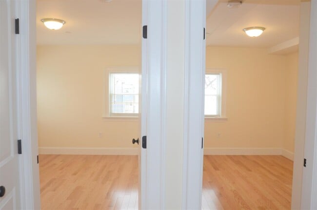 Building Photo - 20 Putnam St
