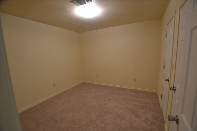 Building Photo - 253 Old Groveton Rd