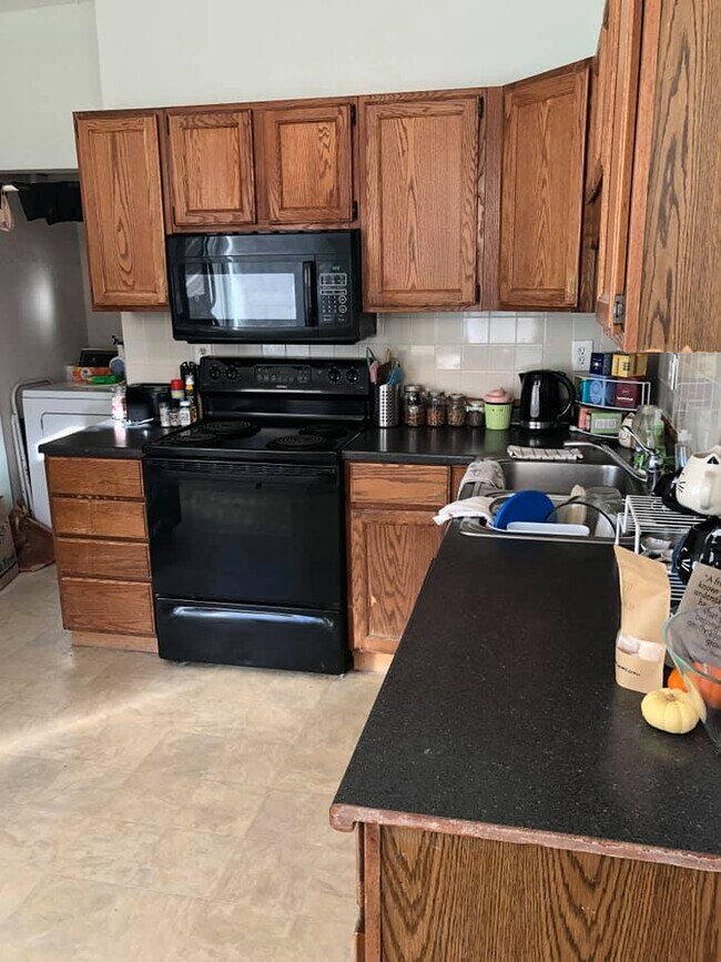 Kitchen - 3404 Baltimore Ave