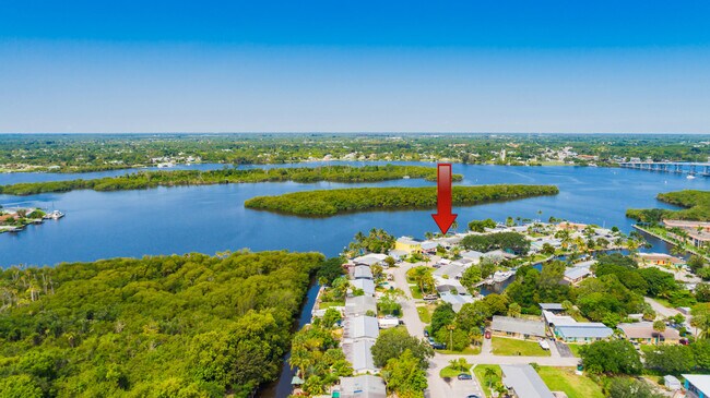 Foto del edificio - 100 SW Hideaway Pl