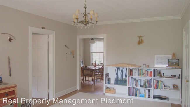 Building Photo - 2 br, 1 bath House - 8 Collier Rd NW Unit C3