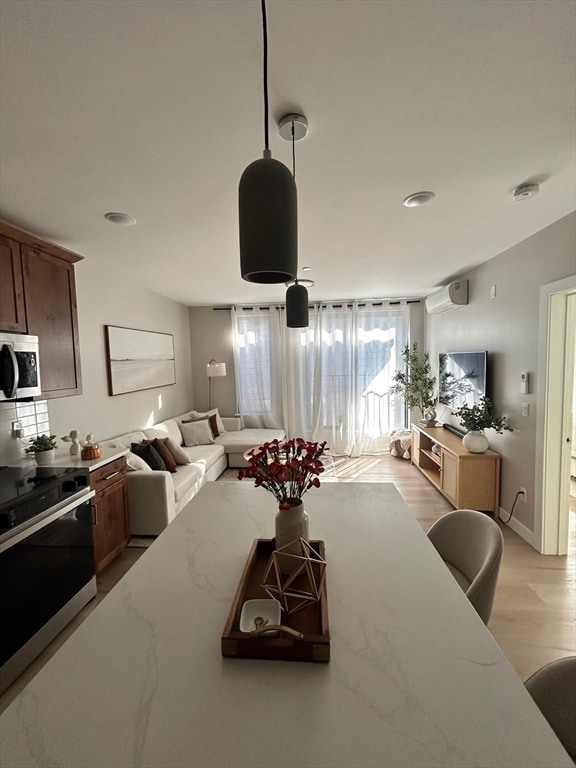 Building Photo - 400 W Broadway