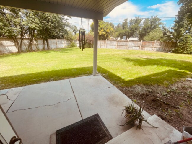 Foto del edificio - 327 Sandy Land Ln
