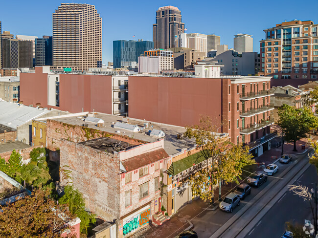 Building Photo - 731 Saint Charles Ave