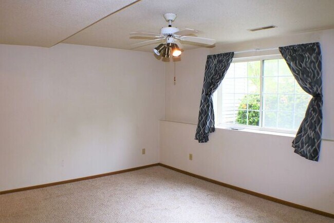 Foto del edificio - $1,125 | 2 Bedroom, 1 Bathroom Condo | Pet Friendly* | Available for August 1st, 2026 Move In!