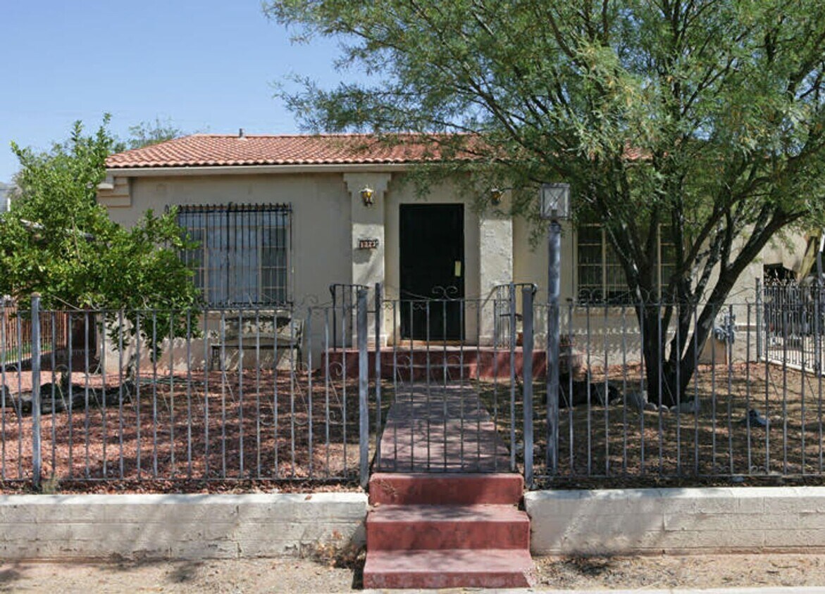 Primary Photo - Charming 4 Bedroom 2 Bath home & Studio Ap...