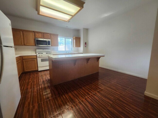 Building Photo - 3947 S Oak View St