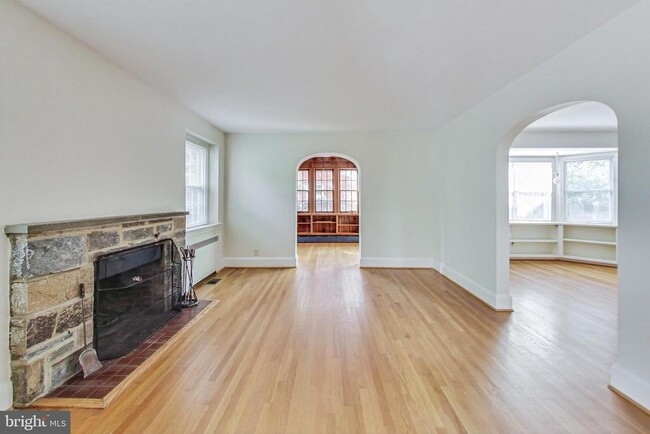 Building Photo - 7614 Morningside Dr NW