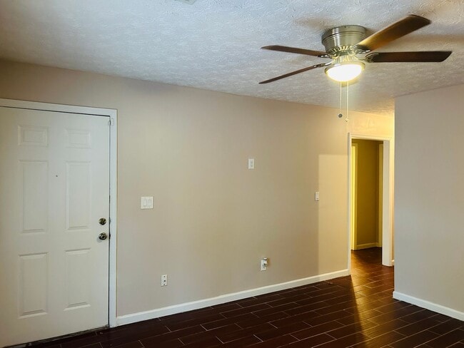 Building Photo - 140 Summerwood Dr